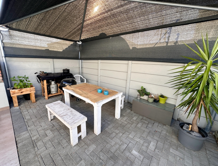 2 Bedroom Property for Sale in Parklands Western Cape